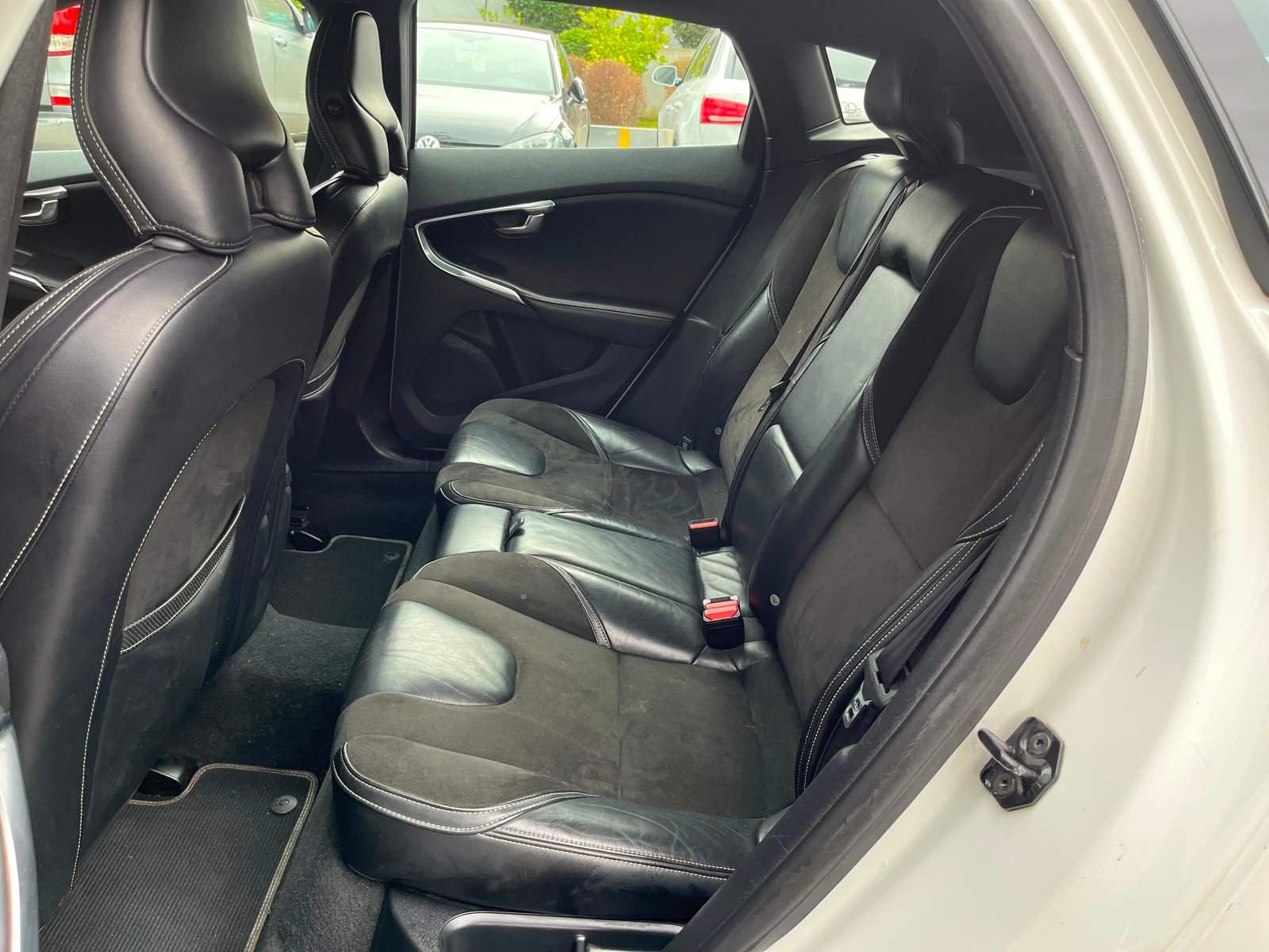 Volvo V40 — foto 9 de 31