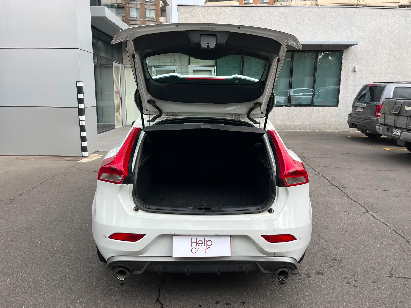 Volvo V40 — foto 10 de 31
