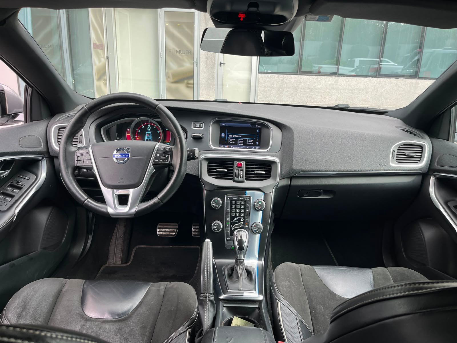 Volvo V40 — foto 11 de 31
