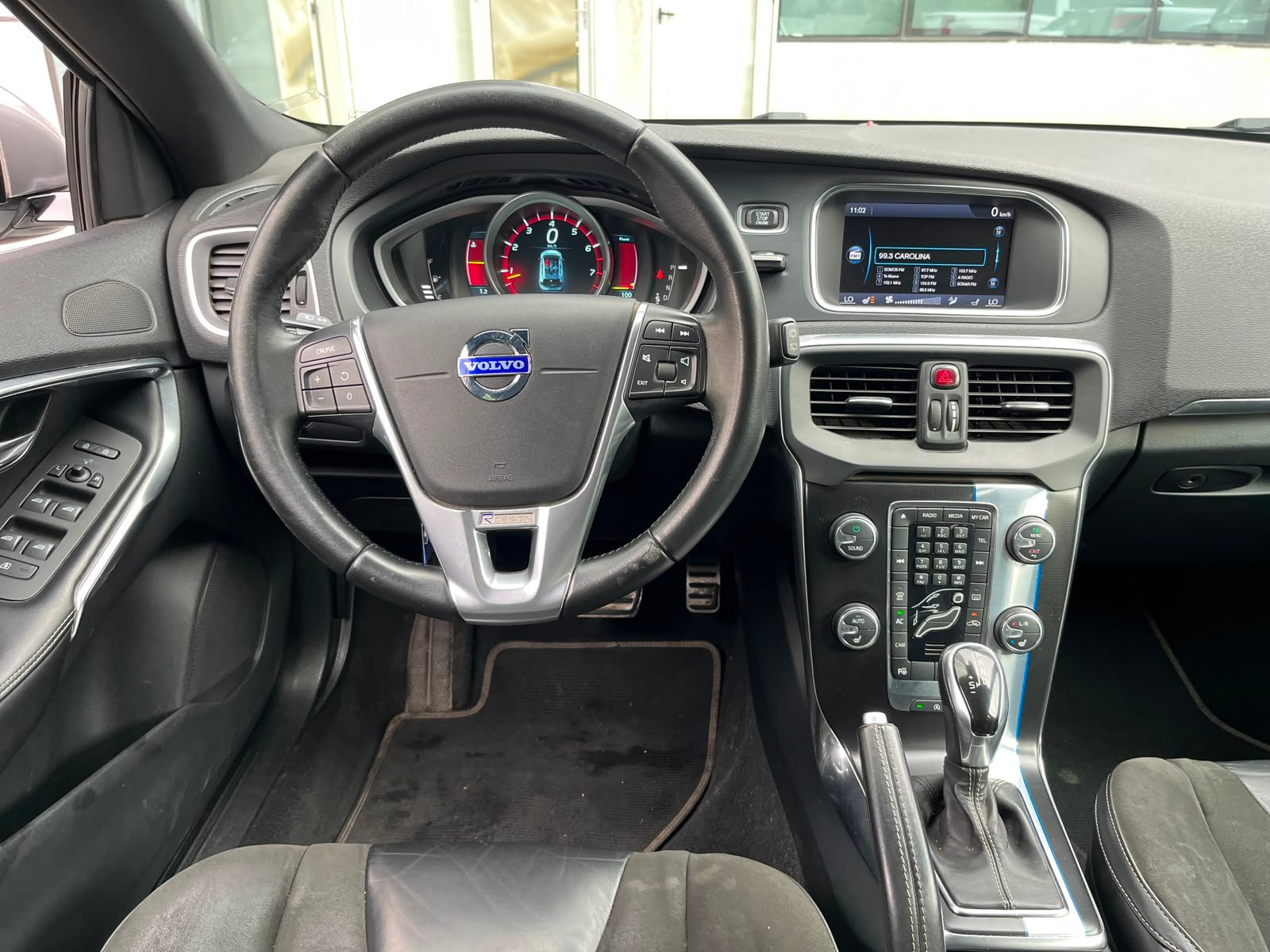 Volvo V40 — foto 12 de 31