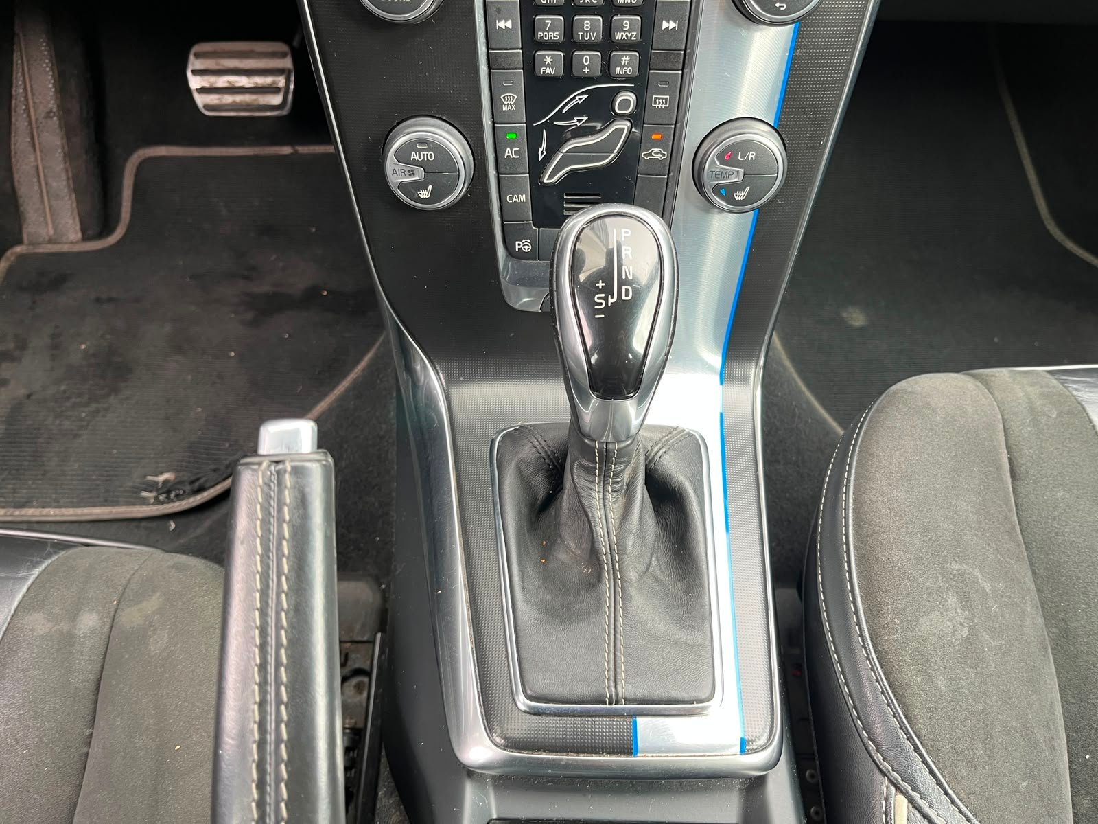 Volvo V40 — foto 16 de 31