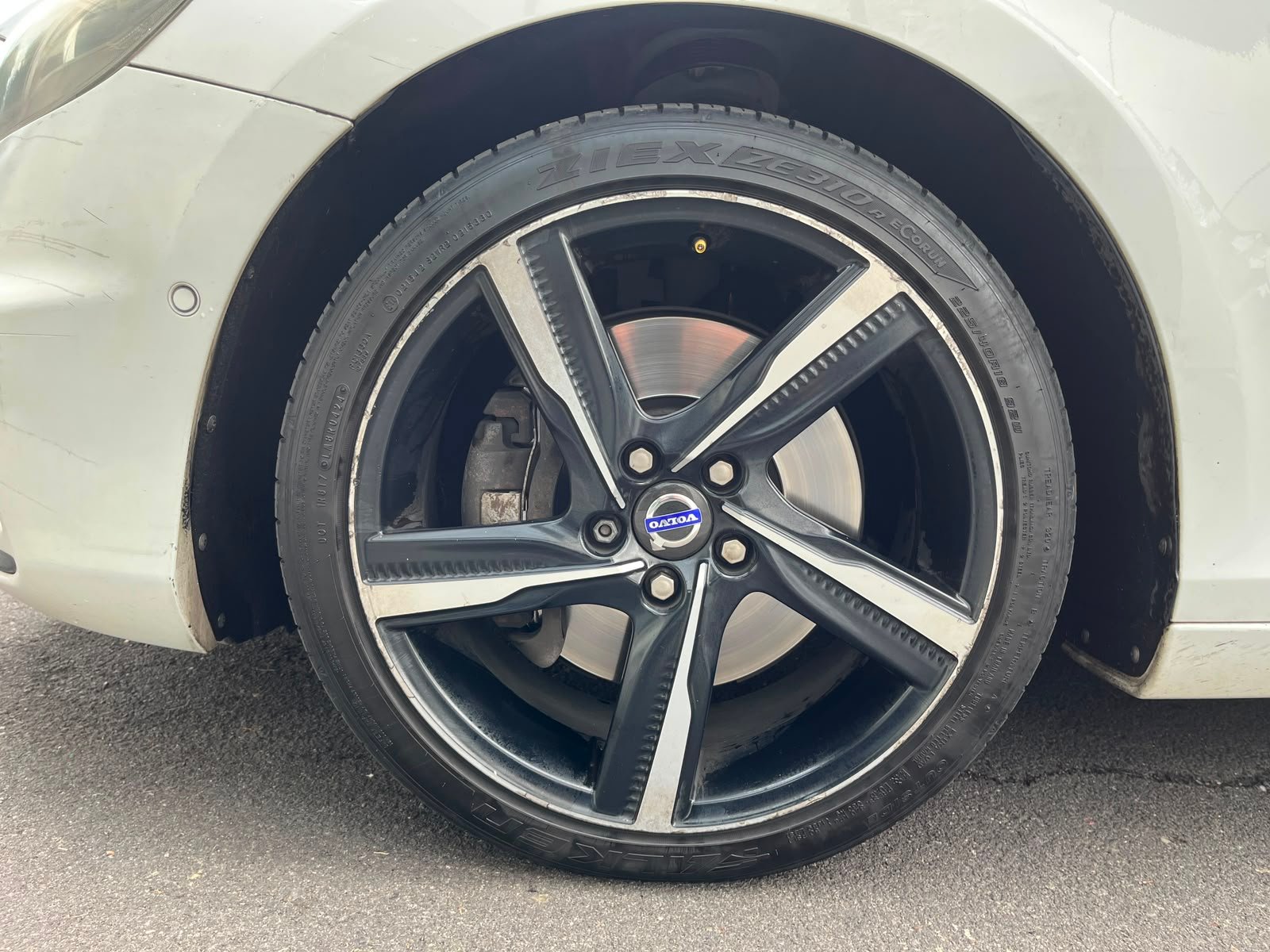 Volvo V40 — foto 19 de 31