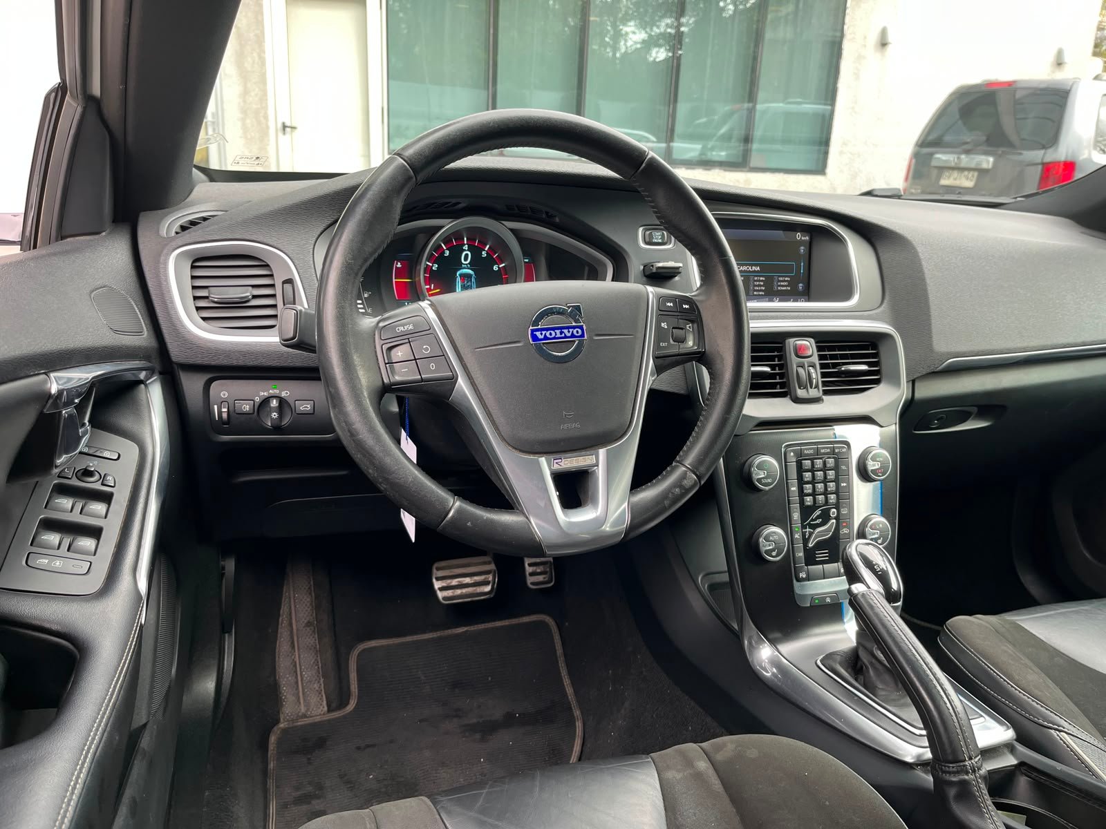Volvo V40 — foto 30 de 31