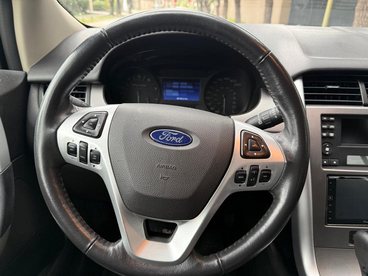 Ford Edge — foto 11 de 25
