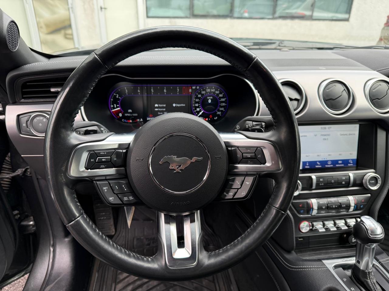 Ford Mustang — foto 12 de 25