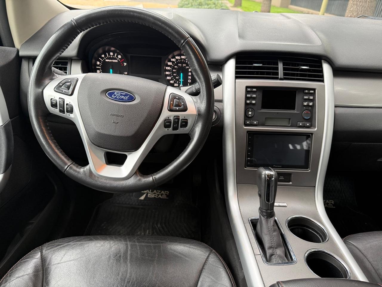 Ford Edge — foto 12 de 25
