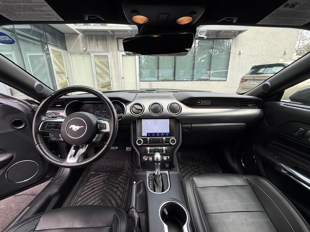 Ford Mustang — foto 14 de 25