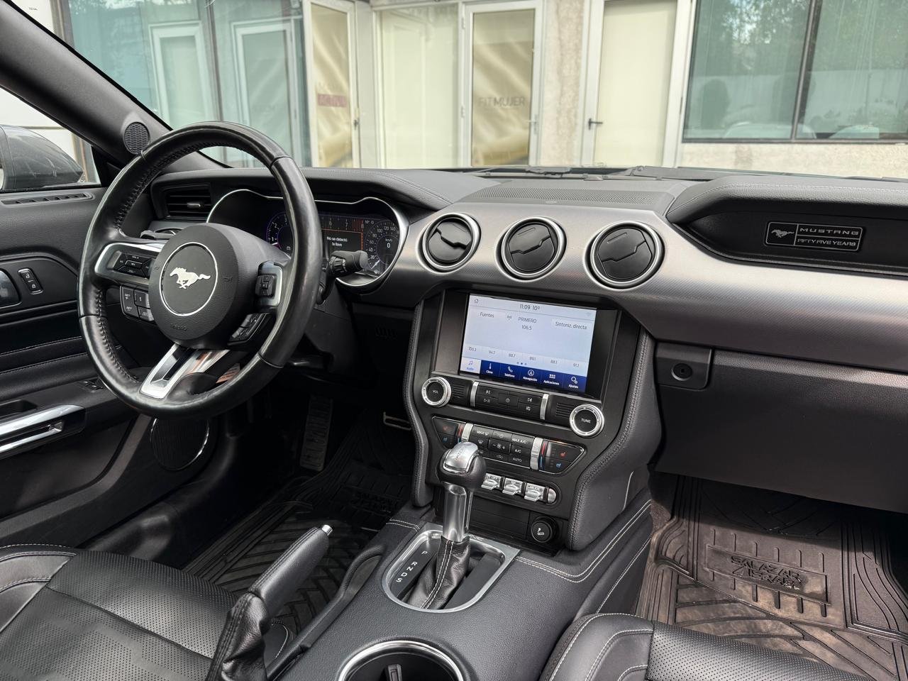 Ford Mustang — foto 15 de 25