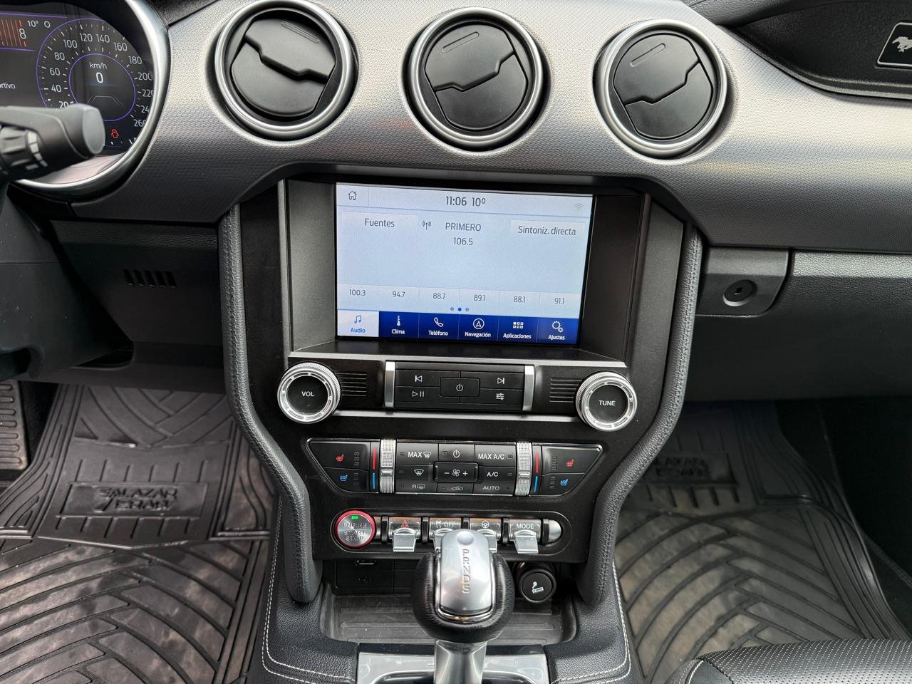 Ford Mustang — foto 17 de 25