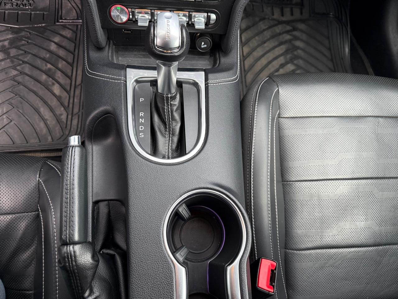 Ford Mustang — foto 18 de 25