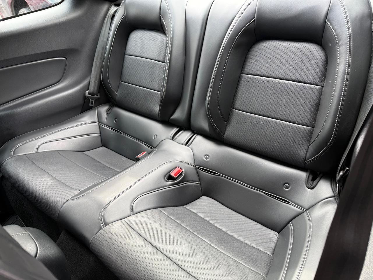 Ford Mustang — foto 19 de 25