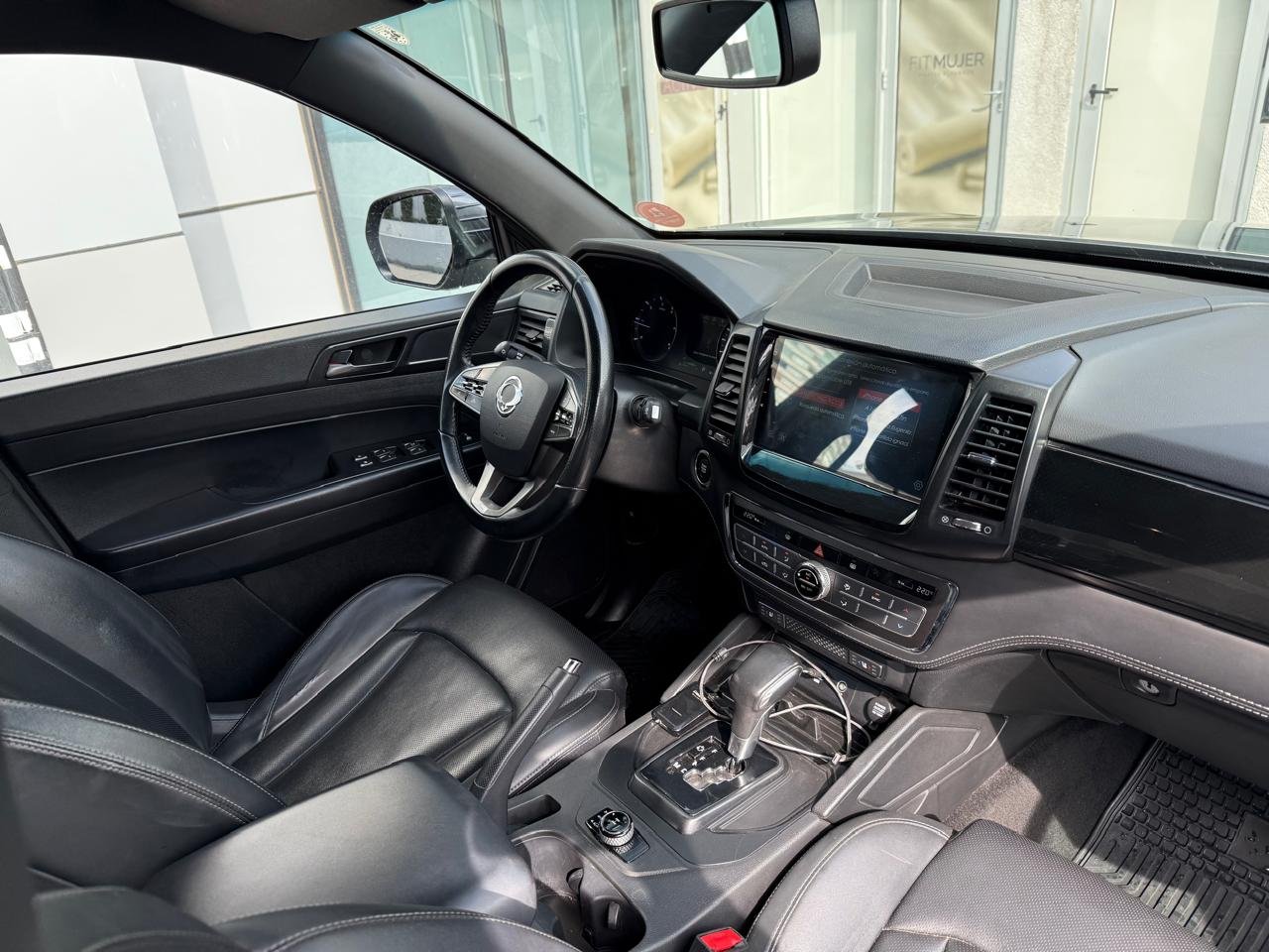 SsangYong Musso — foto 8 de 27