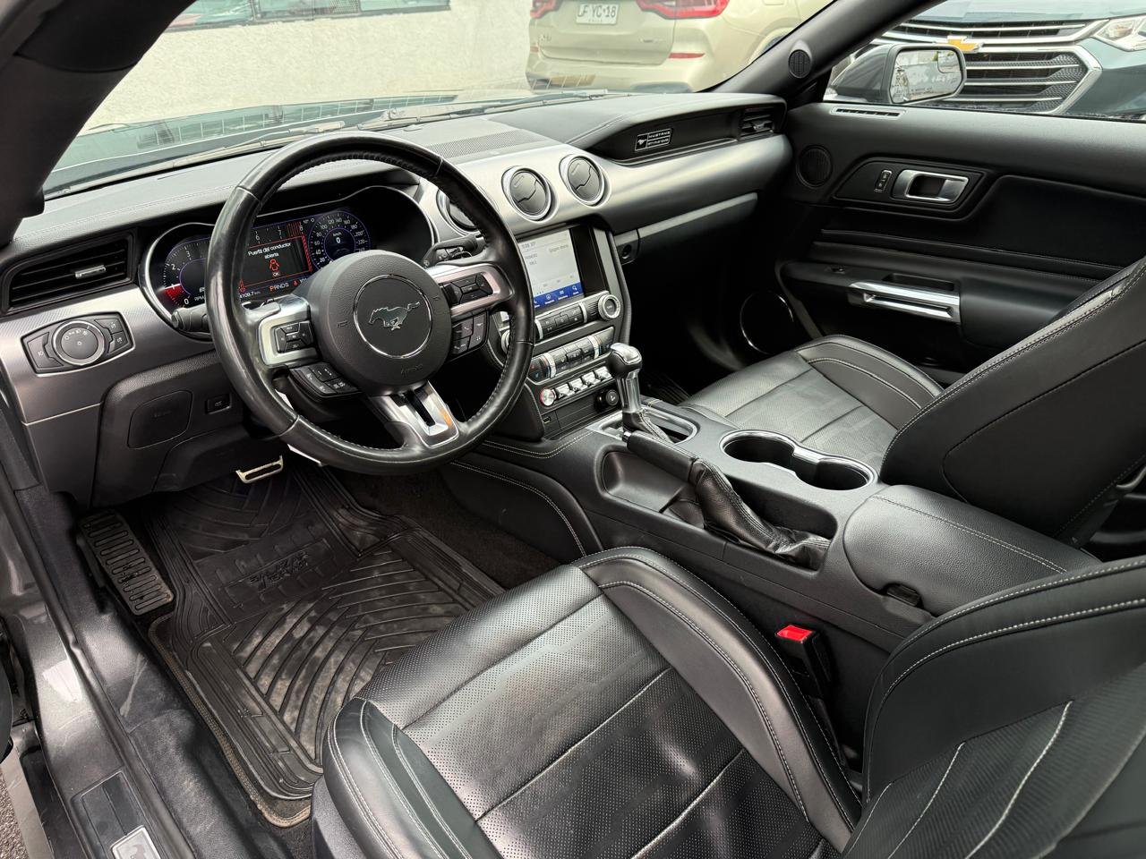 Ford Mustang — foto 8 de 25