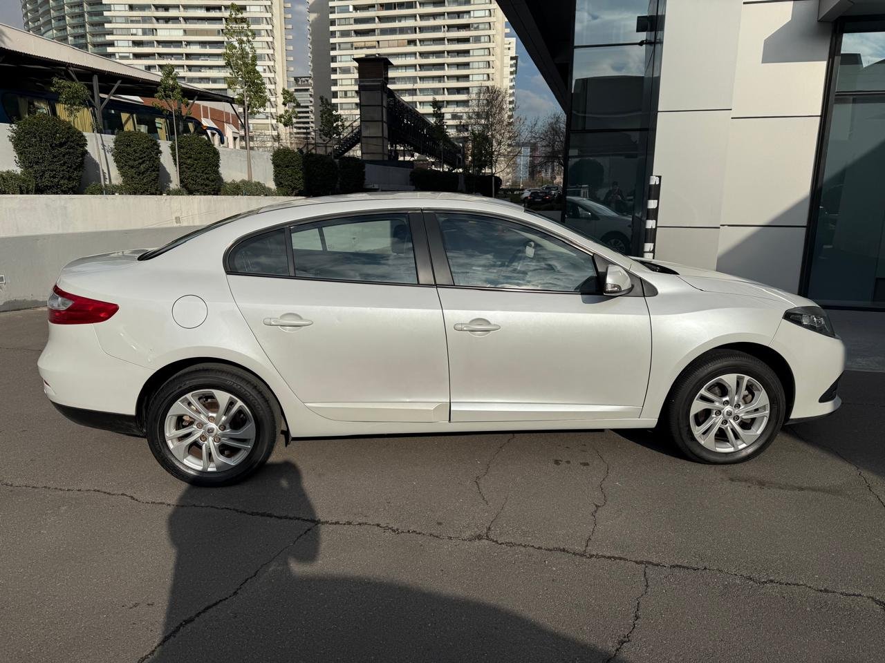 Renault Fluence — foto 5 de 24