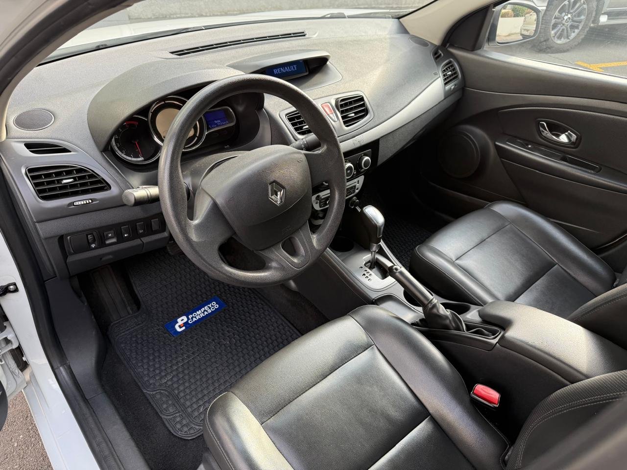 Renault Fluence — foto 8 de 24
