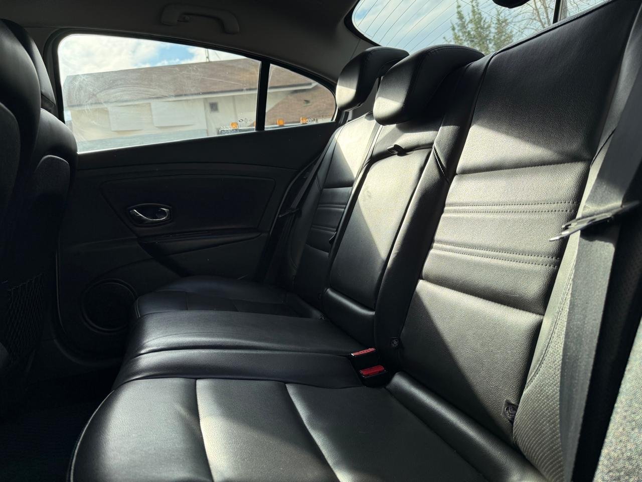 Renault Fluence — foto 9 de 24