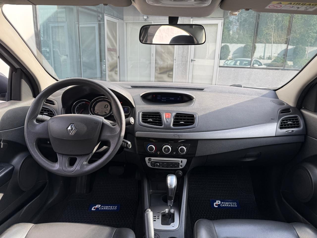 Renault Fluence — foto 11 de 24