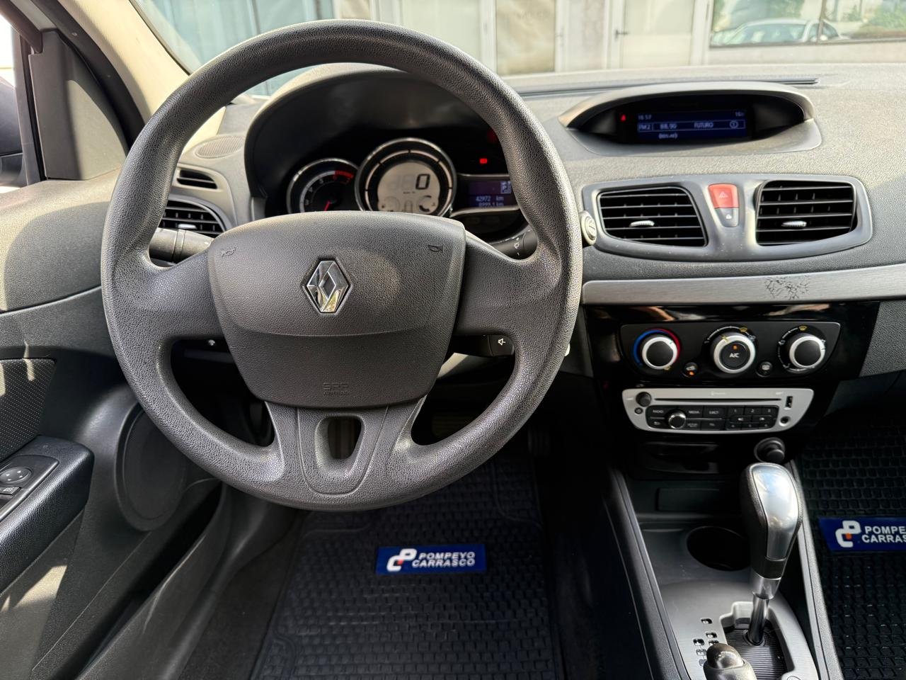 Renault Fluence — foto 12 de 24
