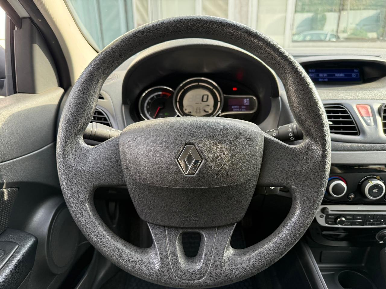 Renault Fluence — foto 13 de 24