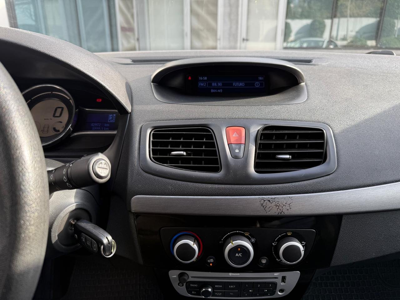 Renault Fluence — foto 14 de 24