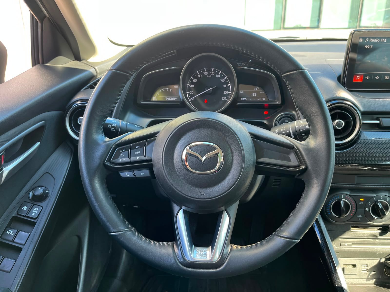 Mazda 2 — foto 13 de 28