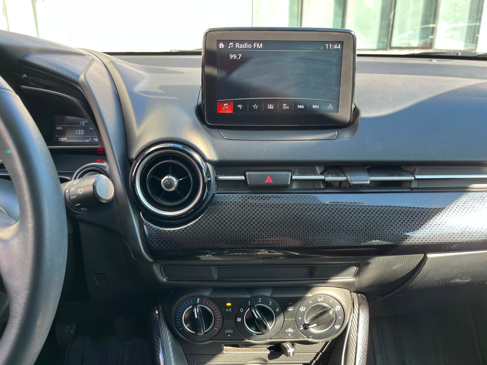 Mazda 2 — foto 14 de 28