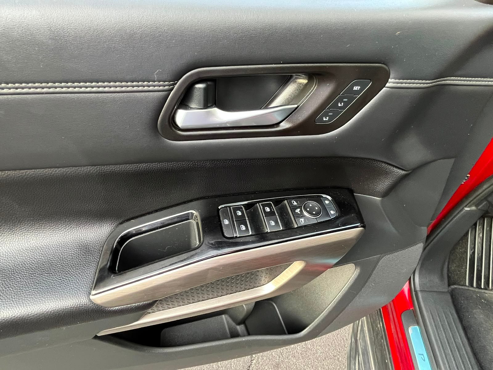 Nissan Pathfinder — foto 17 de 30