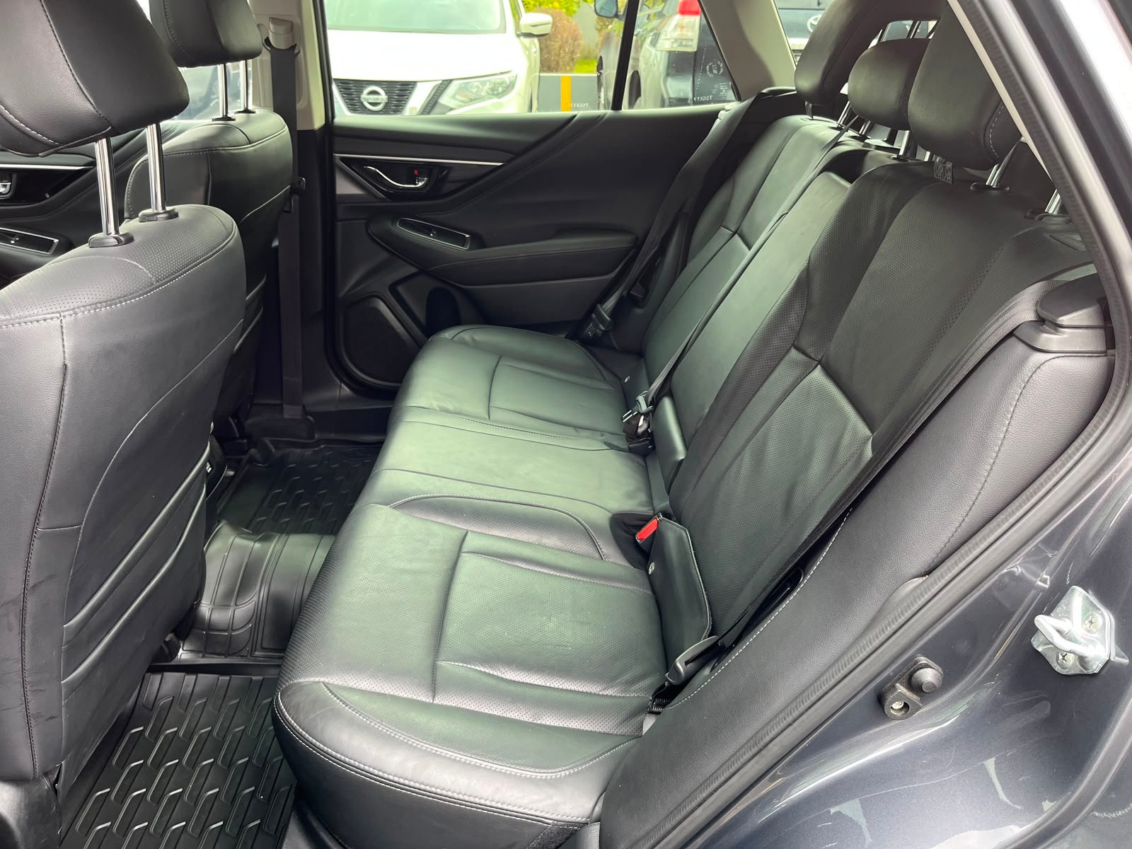 Subaru Outback — foto 9 de 30