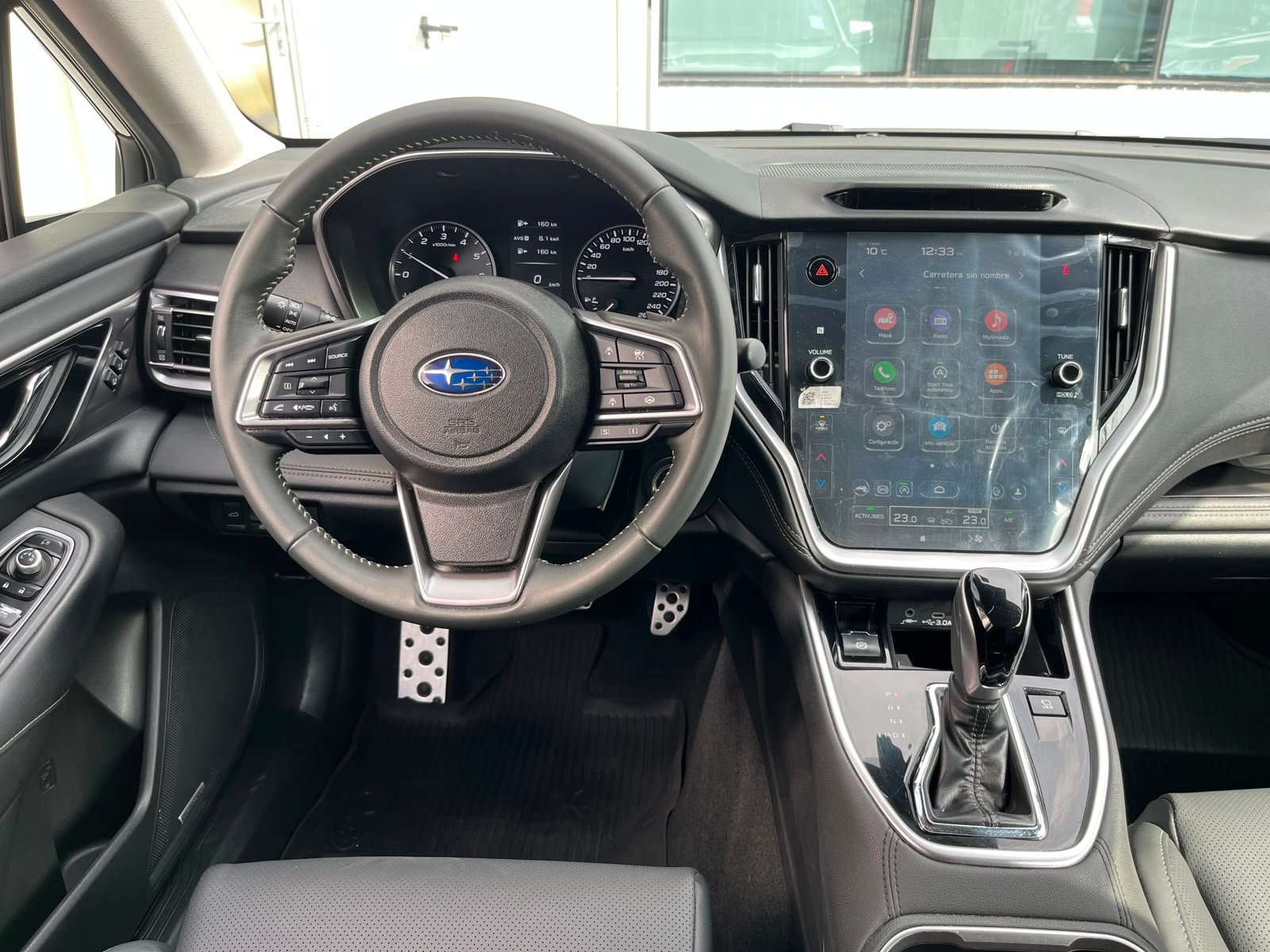 Subaru Outback — foto 12 de 30