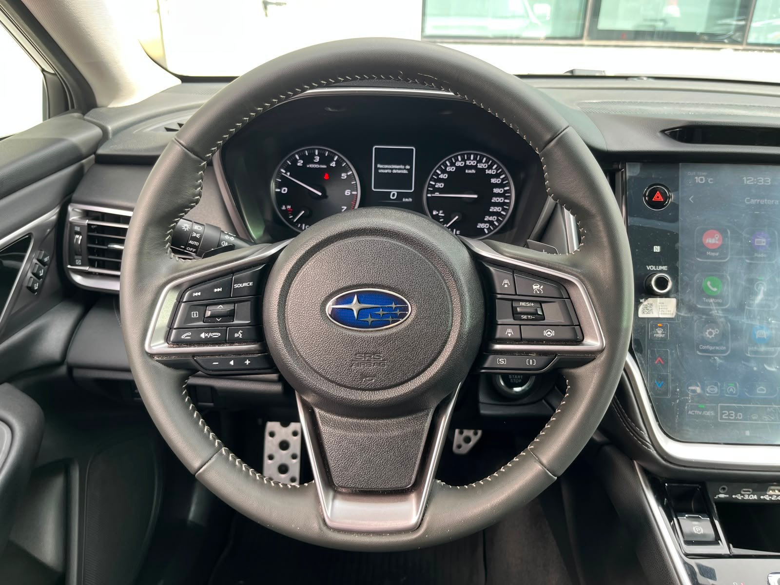 Subaru Outback — foto 13 de 30