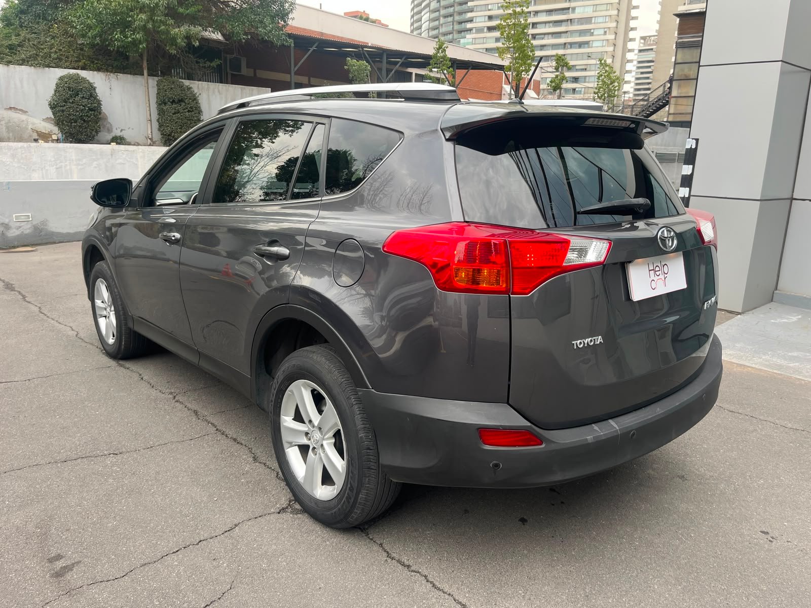 Toyota RAV4 — foto 2 de 30