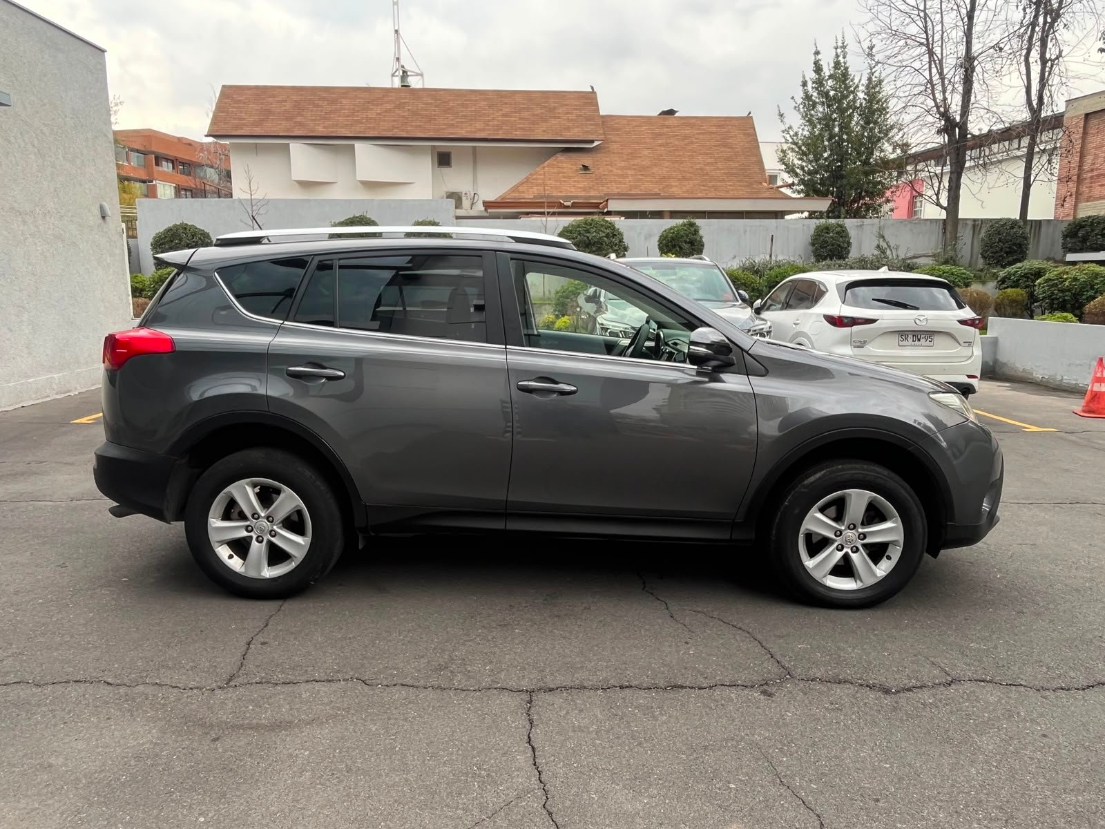 Toyota RAV4 — foto 5 de 30