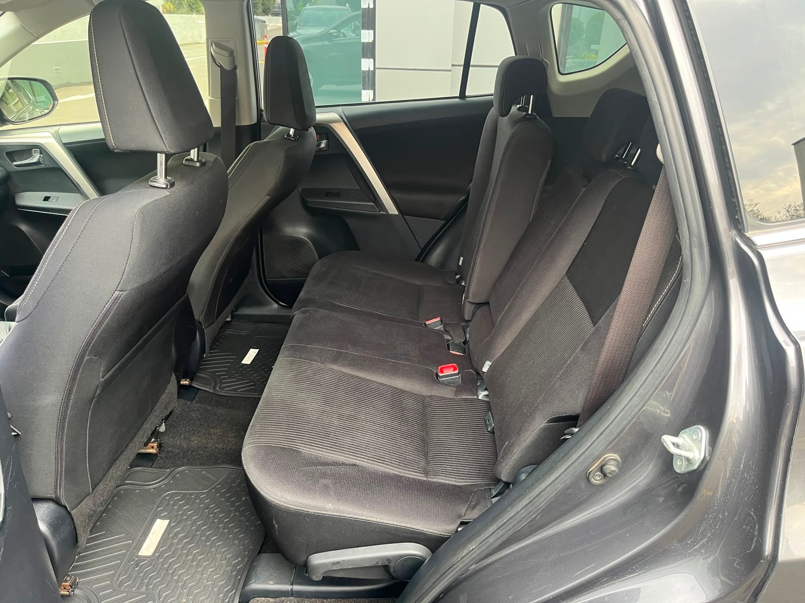 Toyota RAV4 — foto 9 de 30
