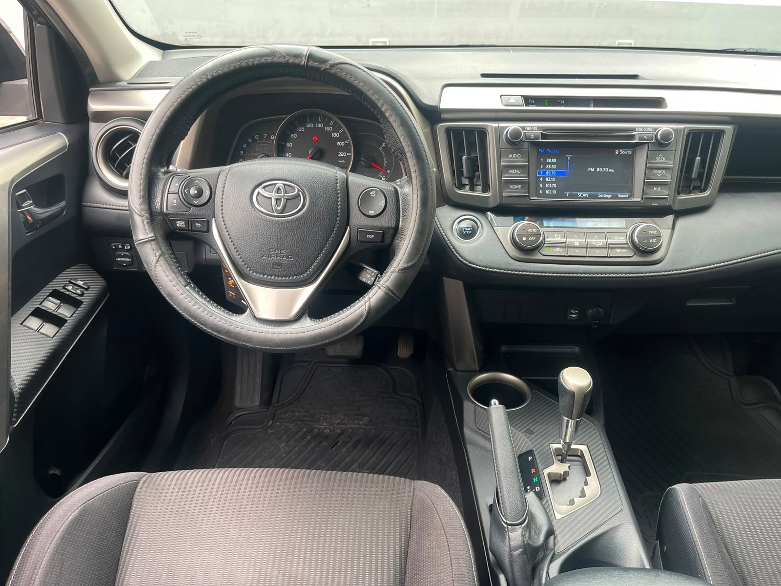 Toyota RAV4 — foto 12 de 30