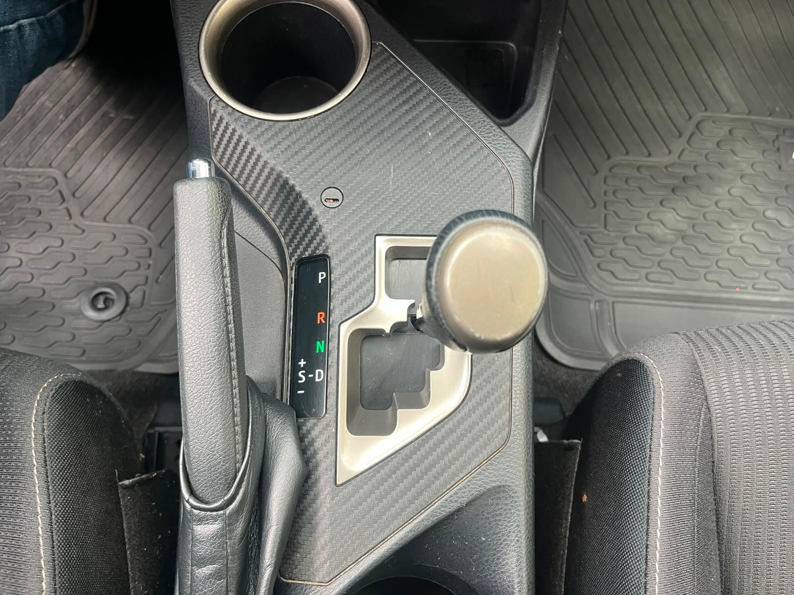 Toyota RAV4 — foto 15 de 30
