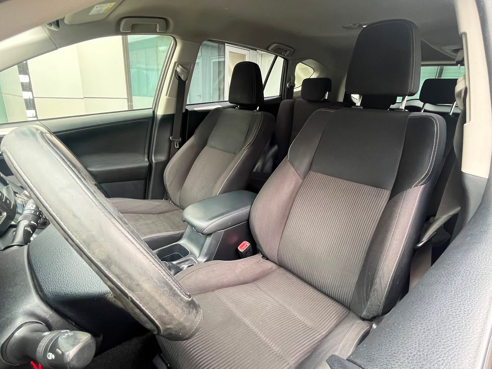 Toyota RAV4 — foto 18 de 30