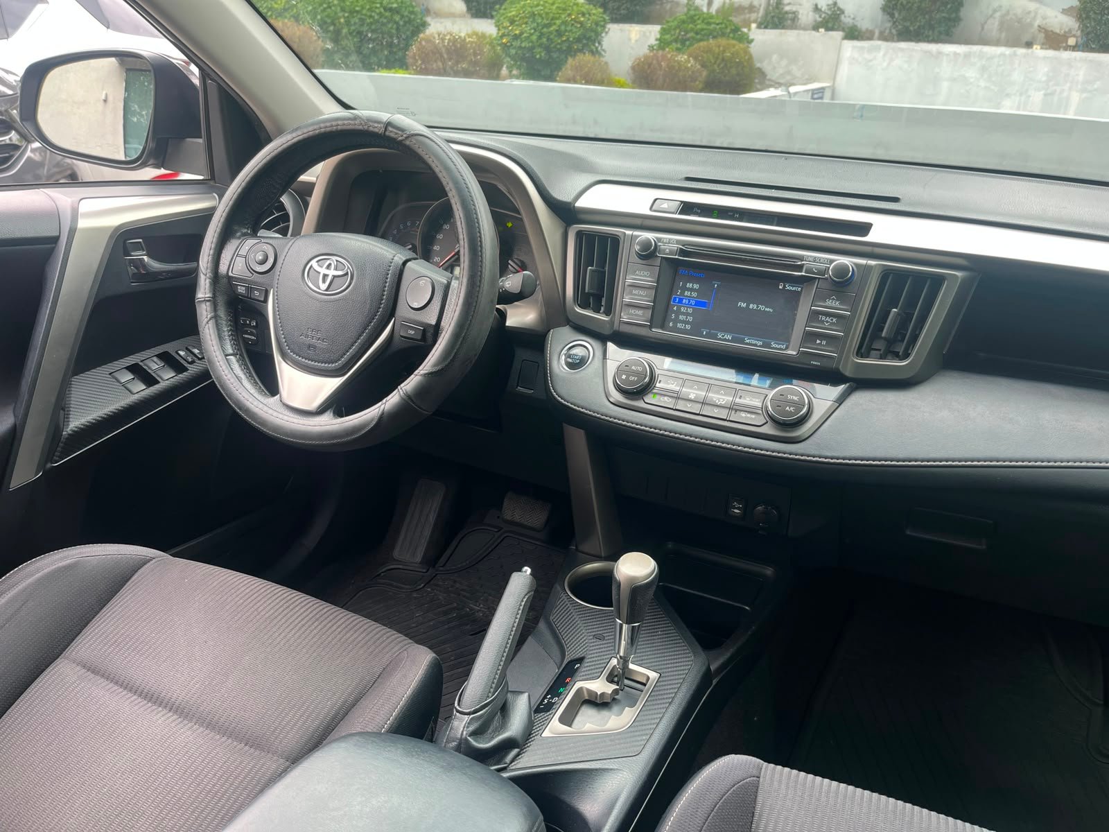 Toyota RAV4 — foto 24 de 30