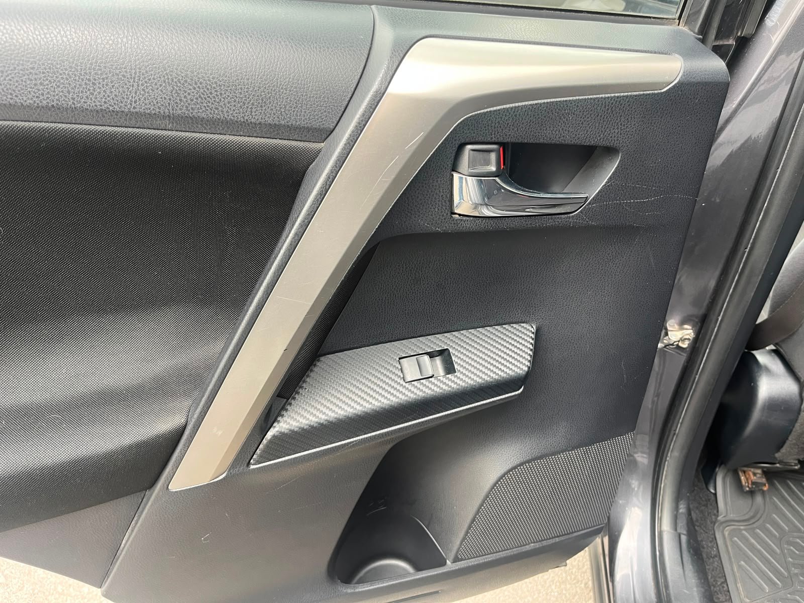 Toyota RAV4 — foto 29 de 30