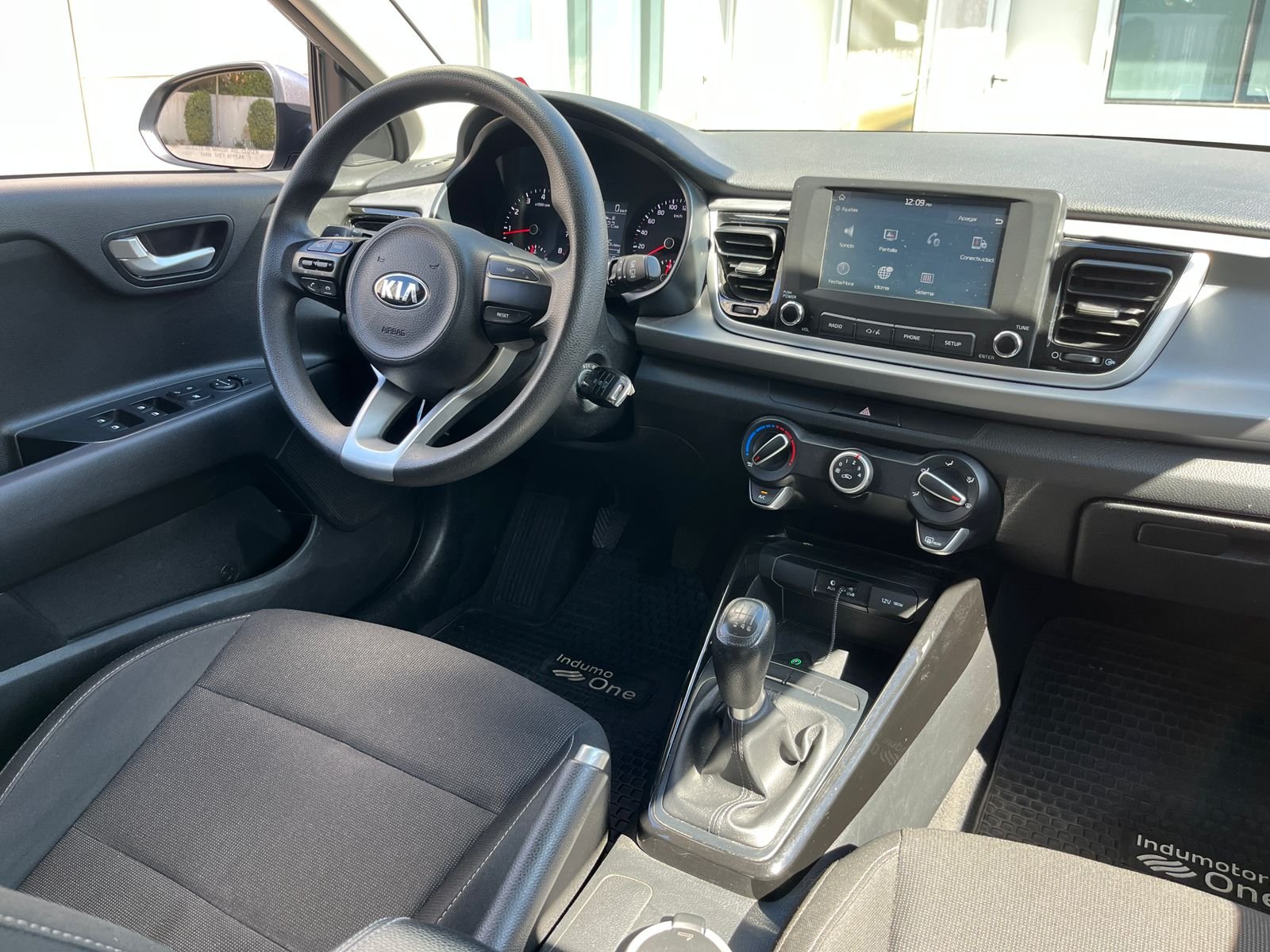 KIA Rio5 — foto 25 de 27