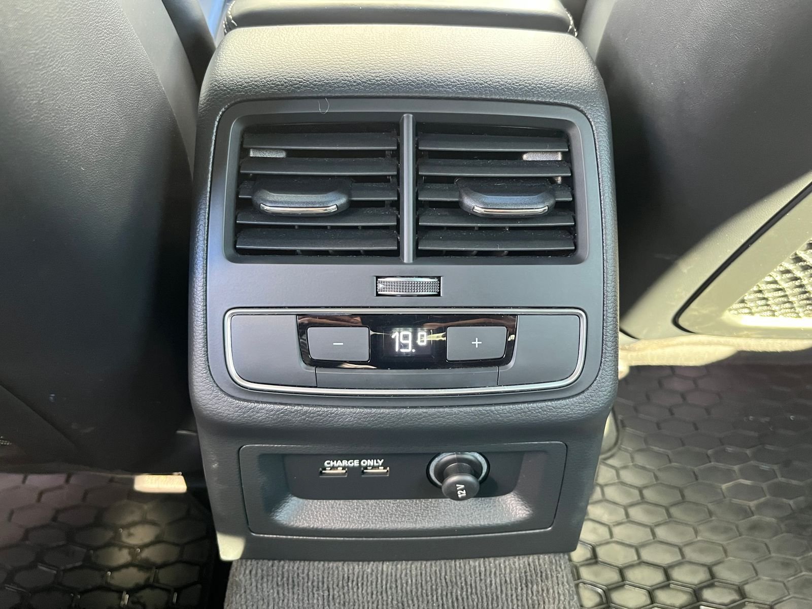 Audi S4 — foto 23 de 35