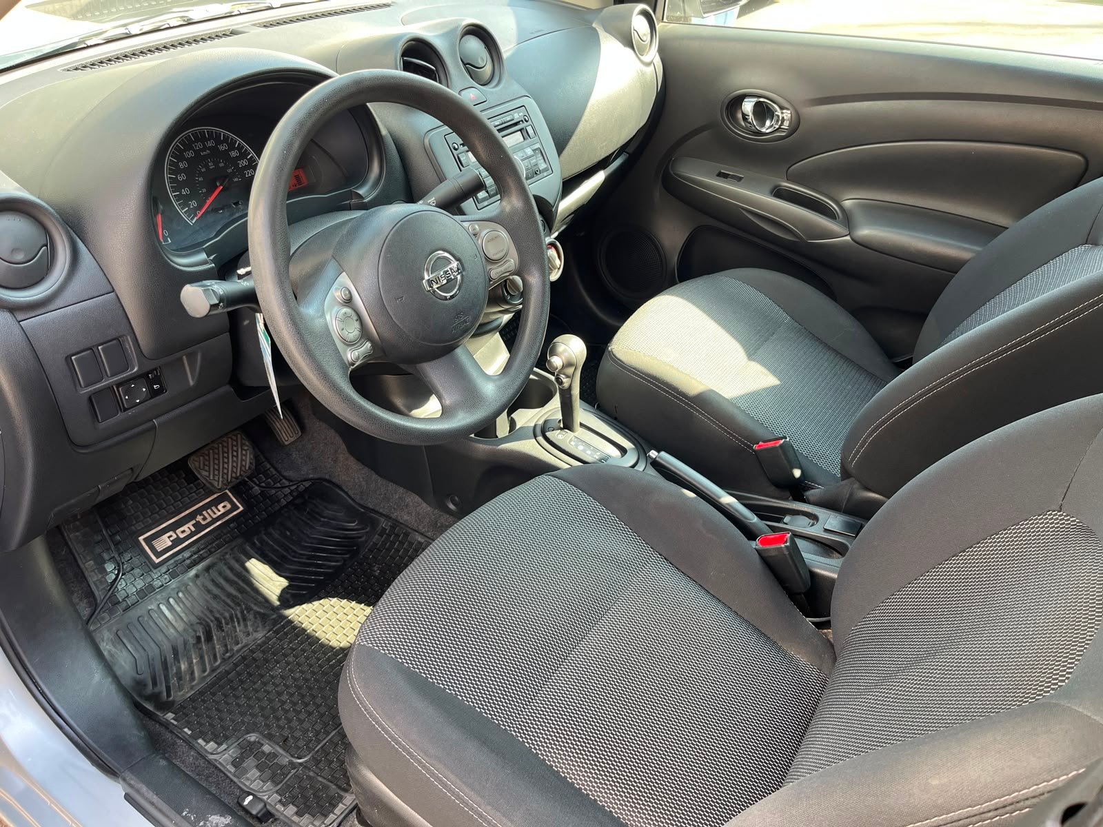 Nissan Versa — foto 8 de 26