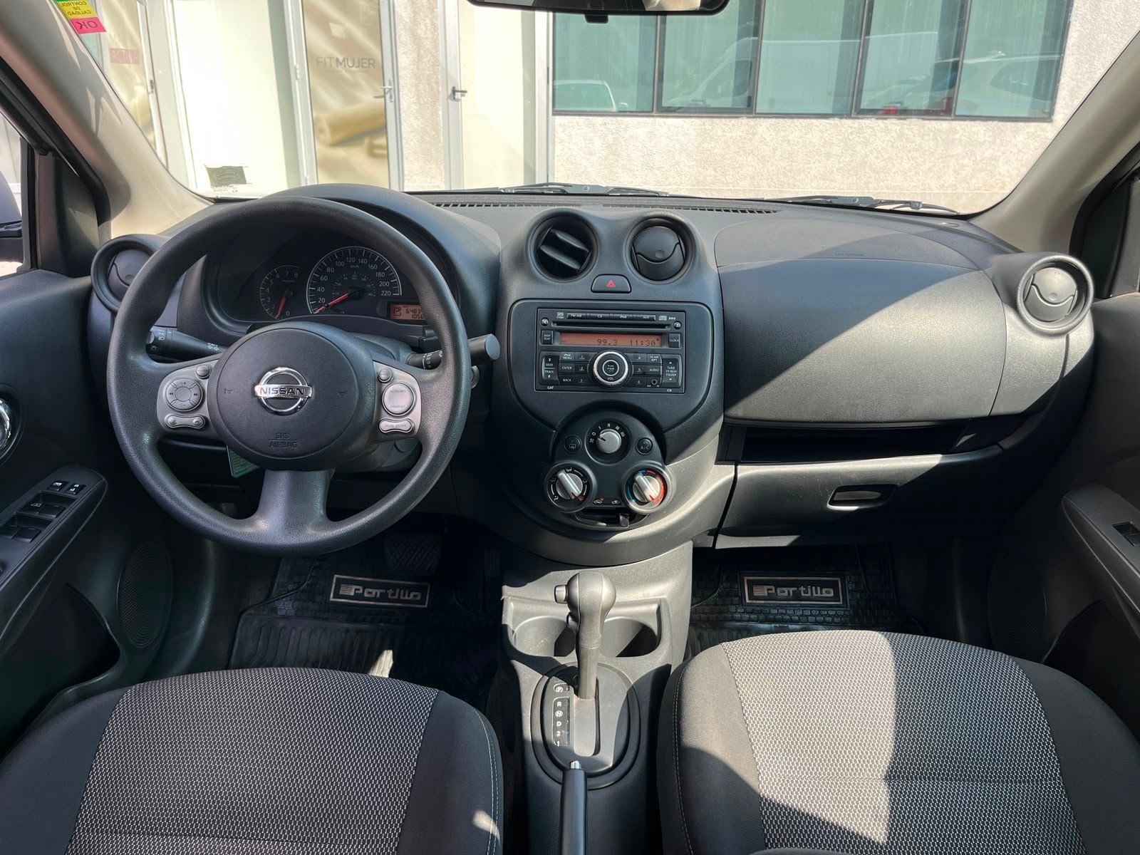 Nissan Versa — foto 11 de 26