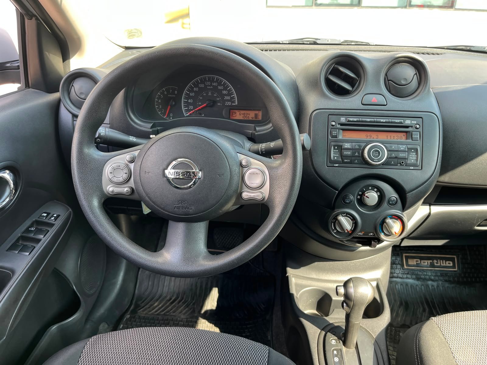 Nissan Versa — foto 12 de 26