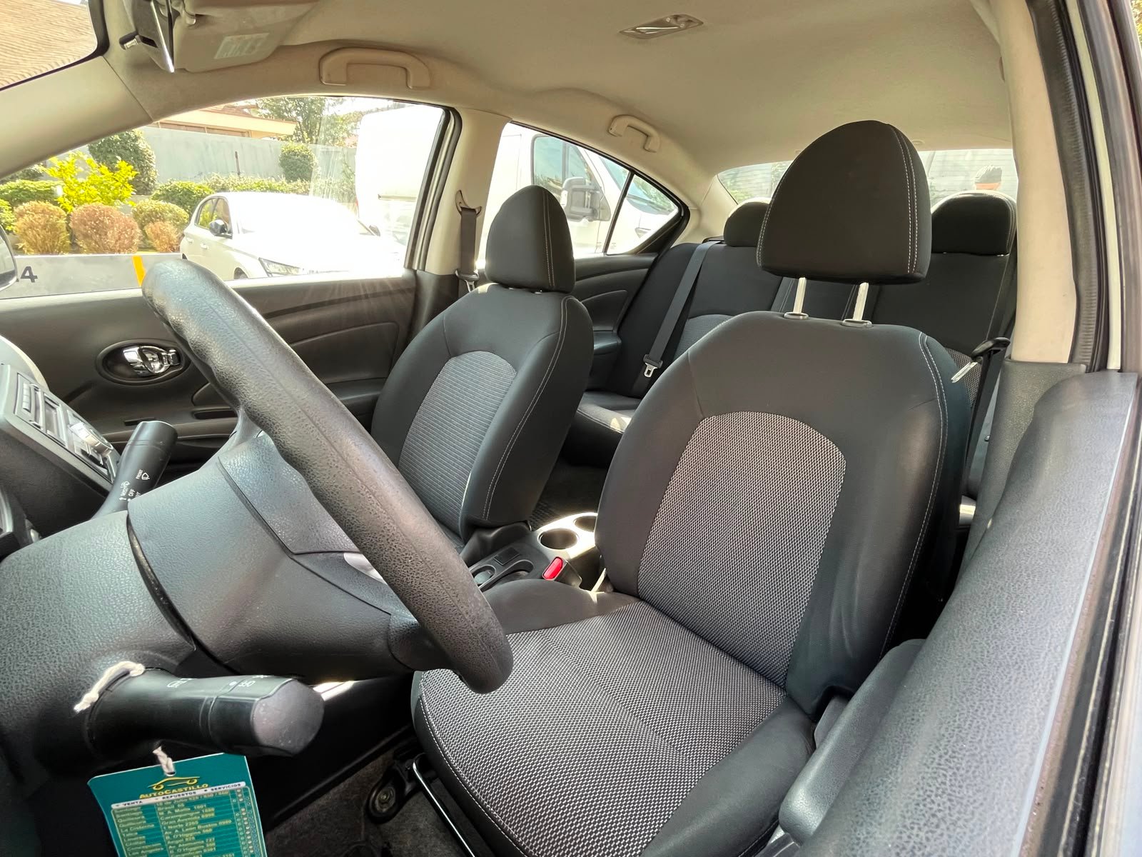 Nissan Versa — foto 18 de 26