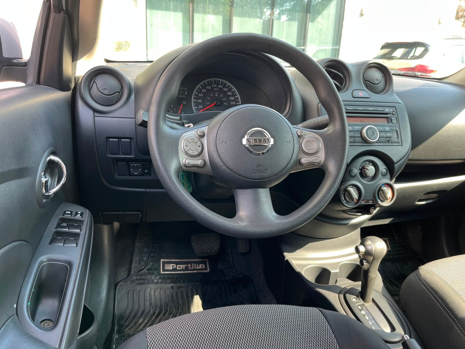 Nissan Versa — foto 25 de 26