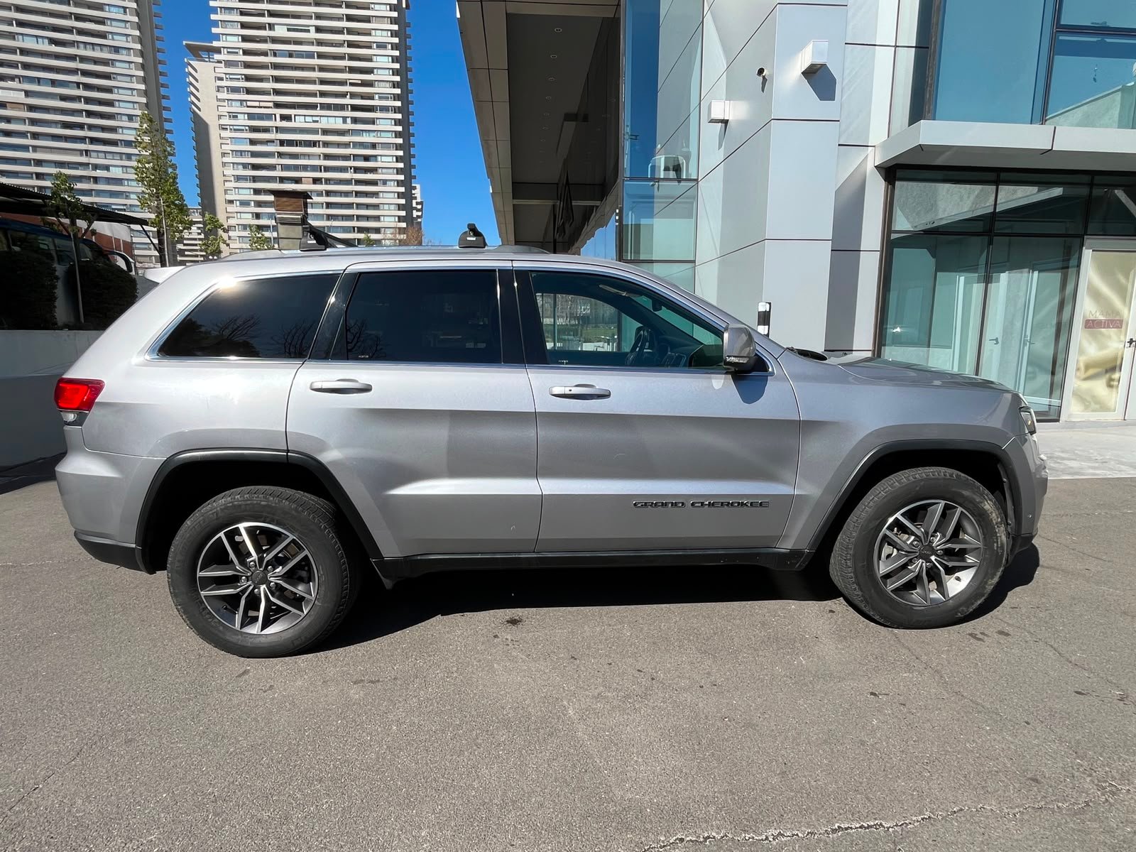Jeep Grand Cherokee — foto 5 de 30