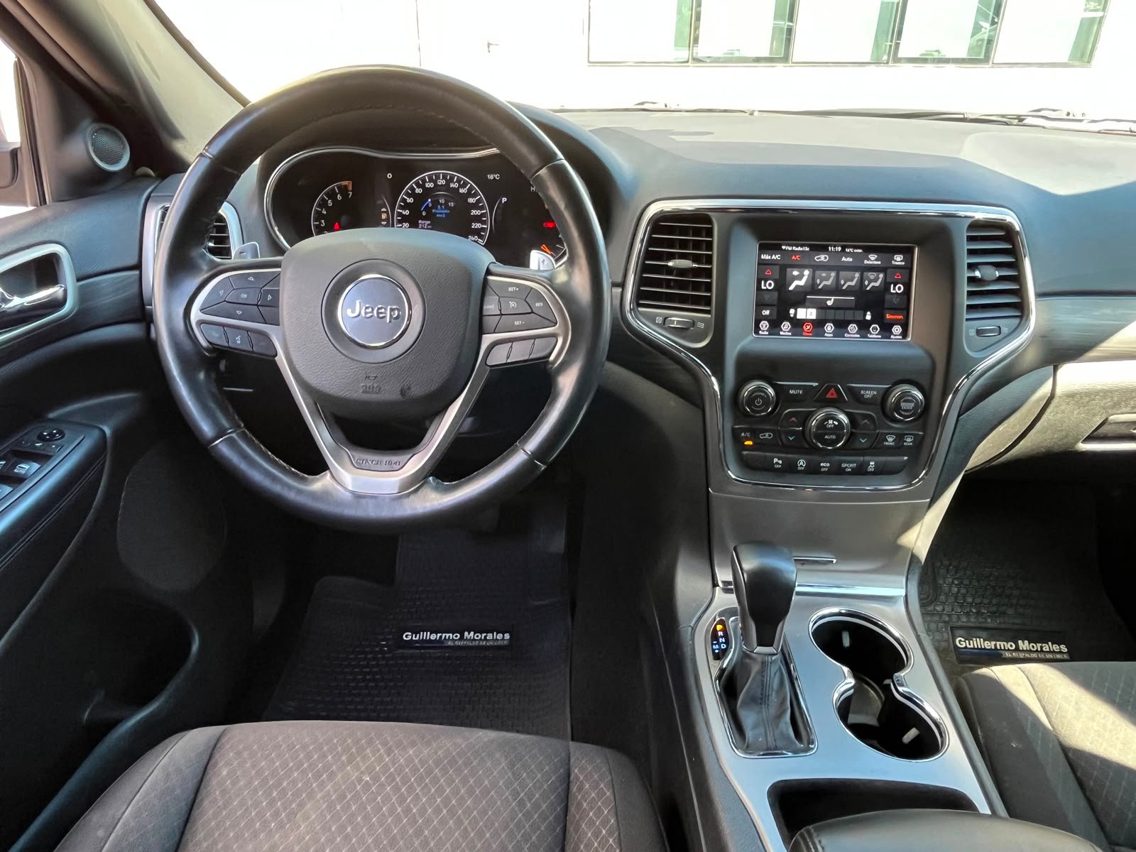 Jeep Grand Cherokee — foto 12 de 30