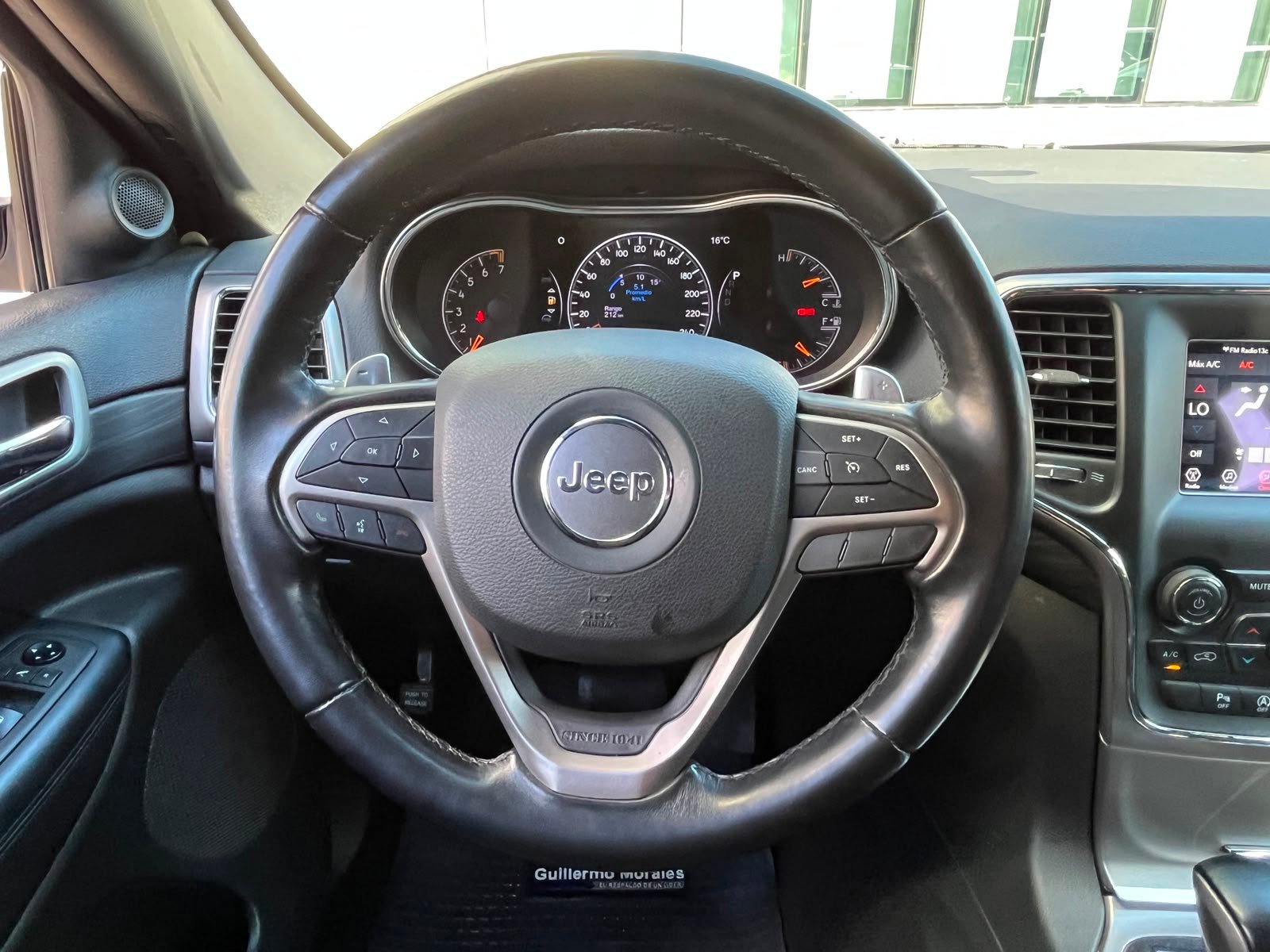 Jeep Grand Cherokee — foto 13 de 30