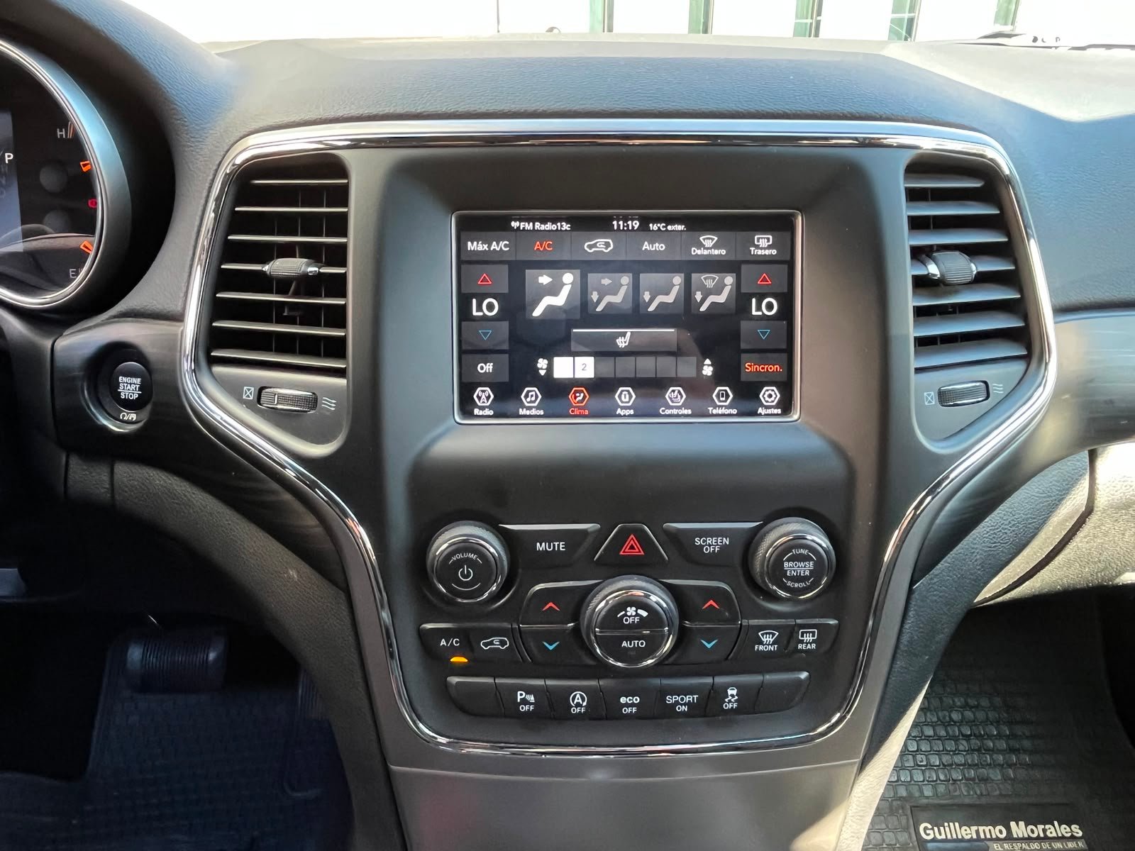 Jeep Grand Cherokee — foto 14 de 30
