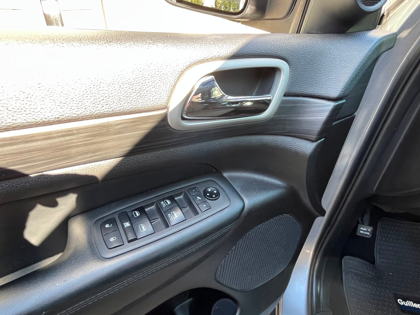 Jeep Grand Cherokee — foto 22 de 30